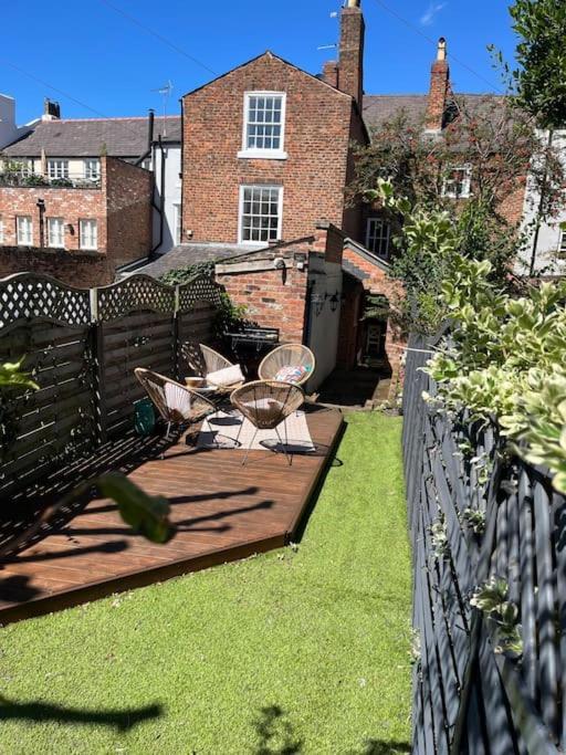 Villa 18Th Century Townhouse In Chester City Centre Exterior foto